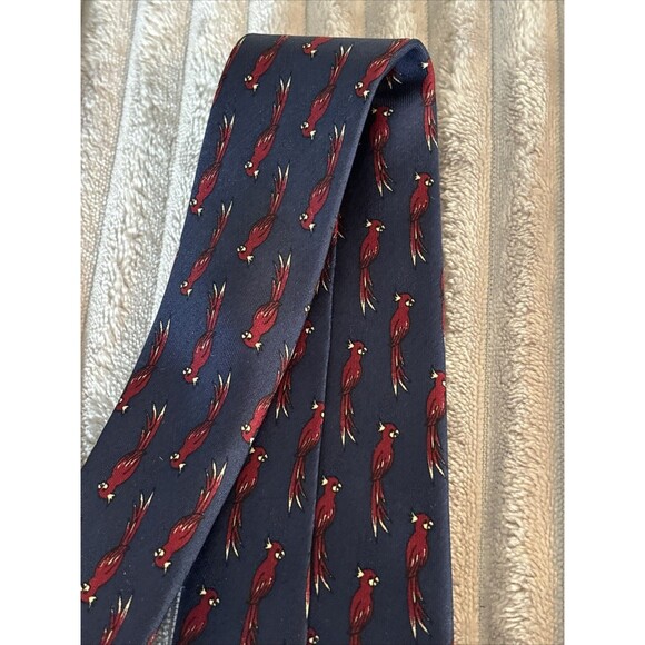 VTG GUCCI MENS NECK TIE WITH LOGO HIGH END BLUE WITH RED PARROTS ITALY 100% Silk - Picture 6 of 13